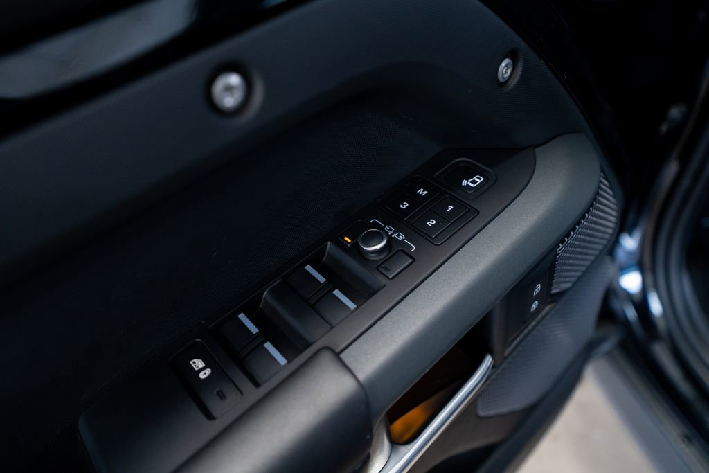 Used 2023 Land Rover Defender 110 X image 33