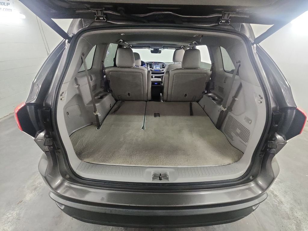 Used 2017 Toyota Highlander XLE image 25