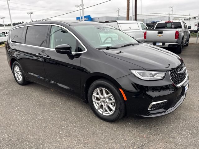 Used 2024 Chrysler Pacifica Touring-L FWD image 7