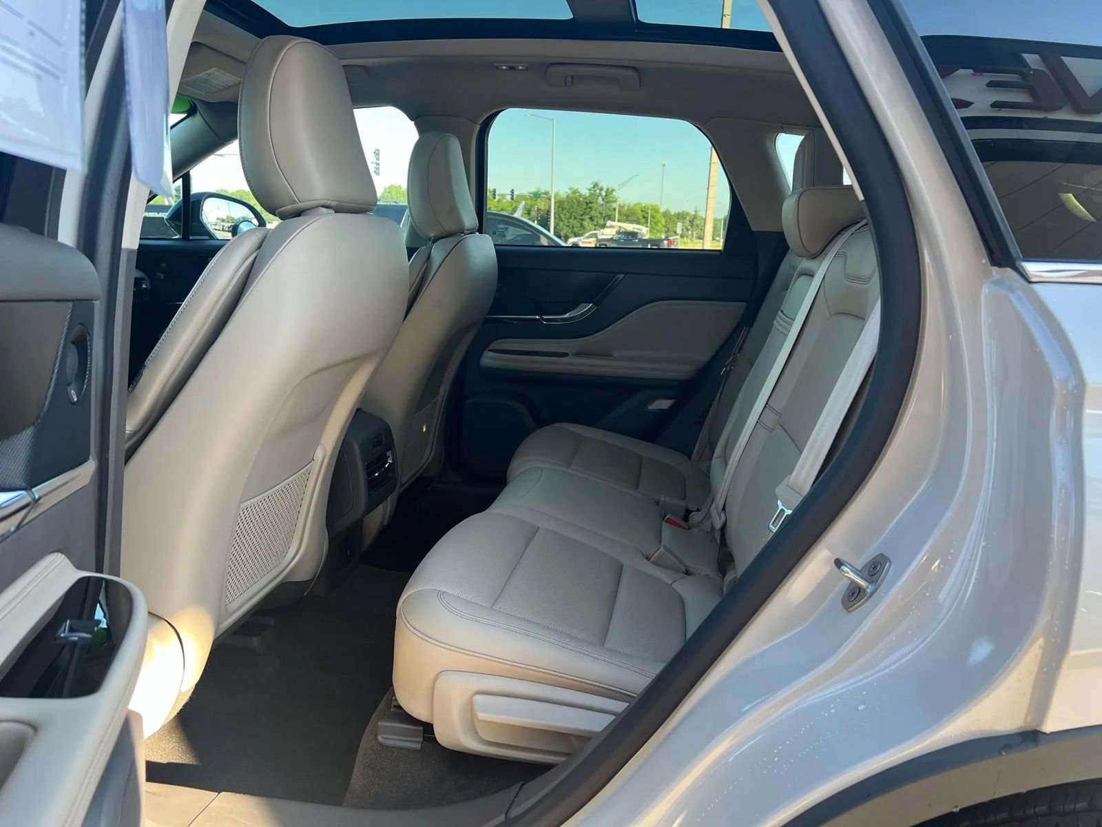 Used 2021 Lincoln Corsair Reserve w/ Equipment Group 201A image 16