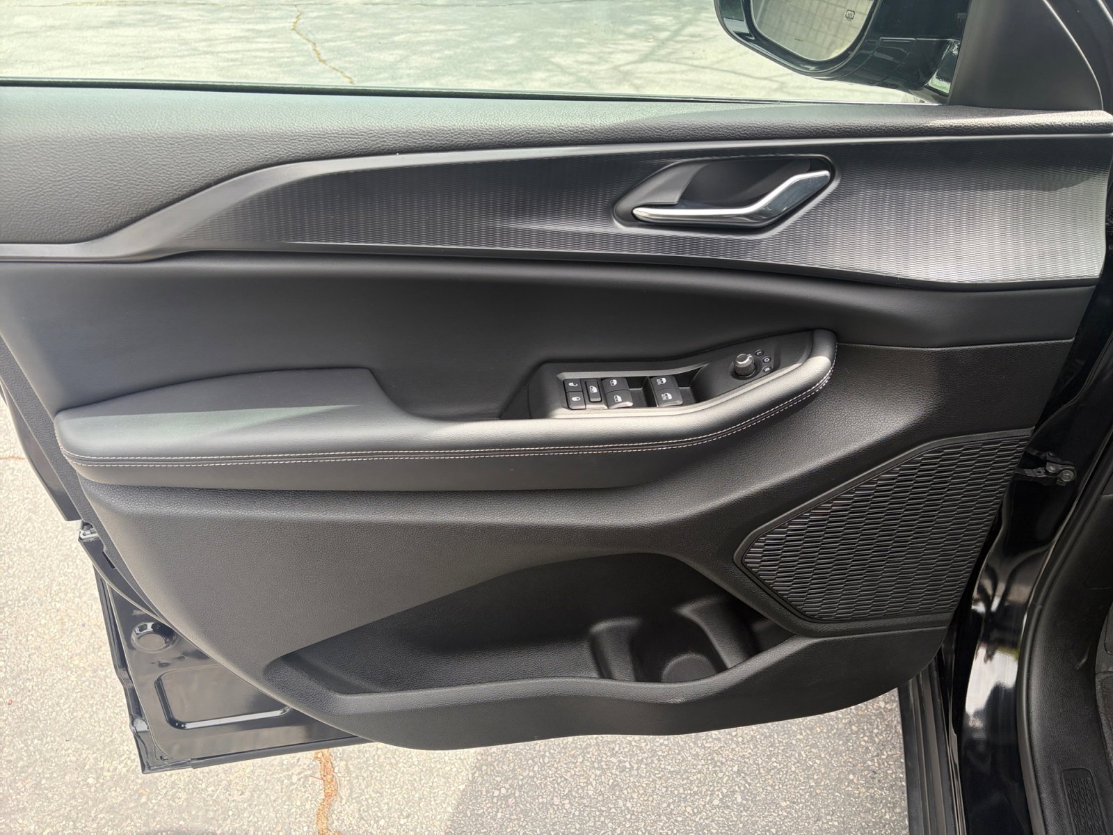 Used 2025 Jeep Grand Cherokee Altitude image 14