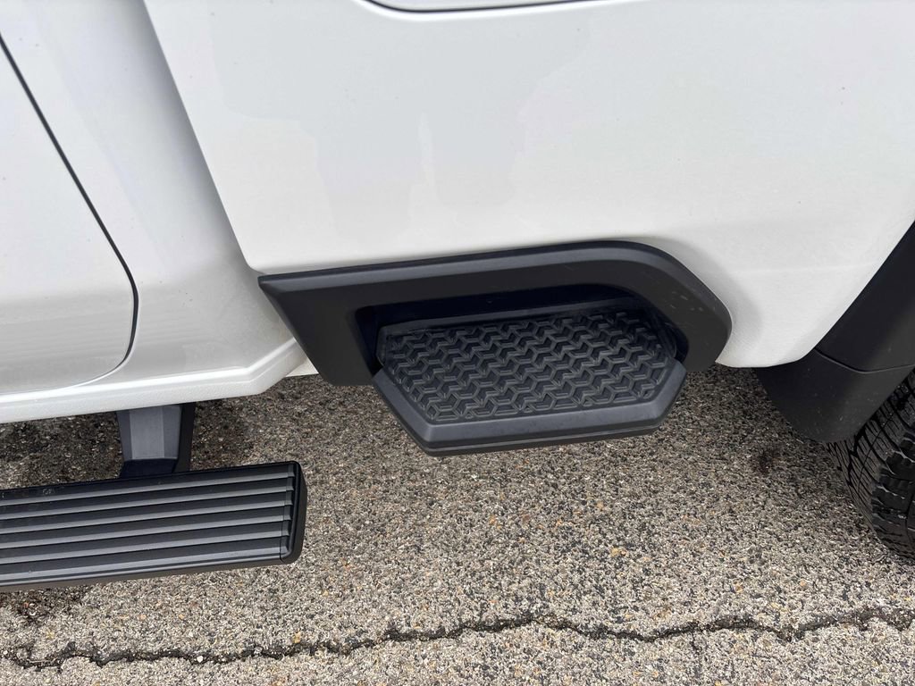 Used 2025 GMC Sierra 2500 AT4 w/ AT4 Premium Plus Package image 31