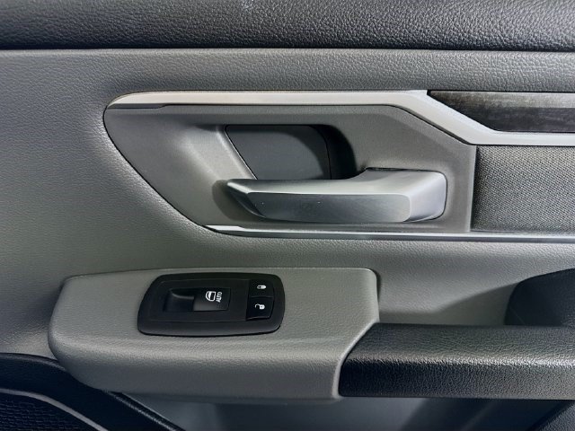 Used 2023 RAM 1500 Big Horn AWD/4WD image 30