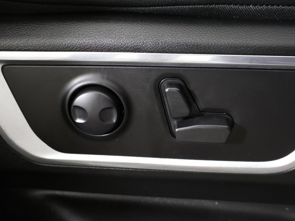 Used 2023 RAM 1500 Laramie AWD/4WD image 34