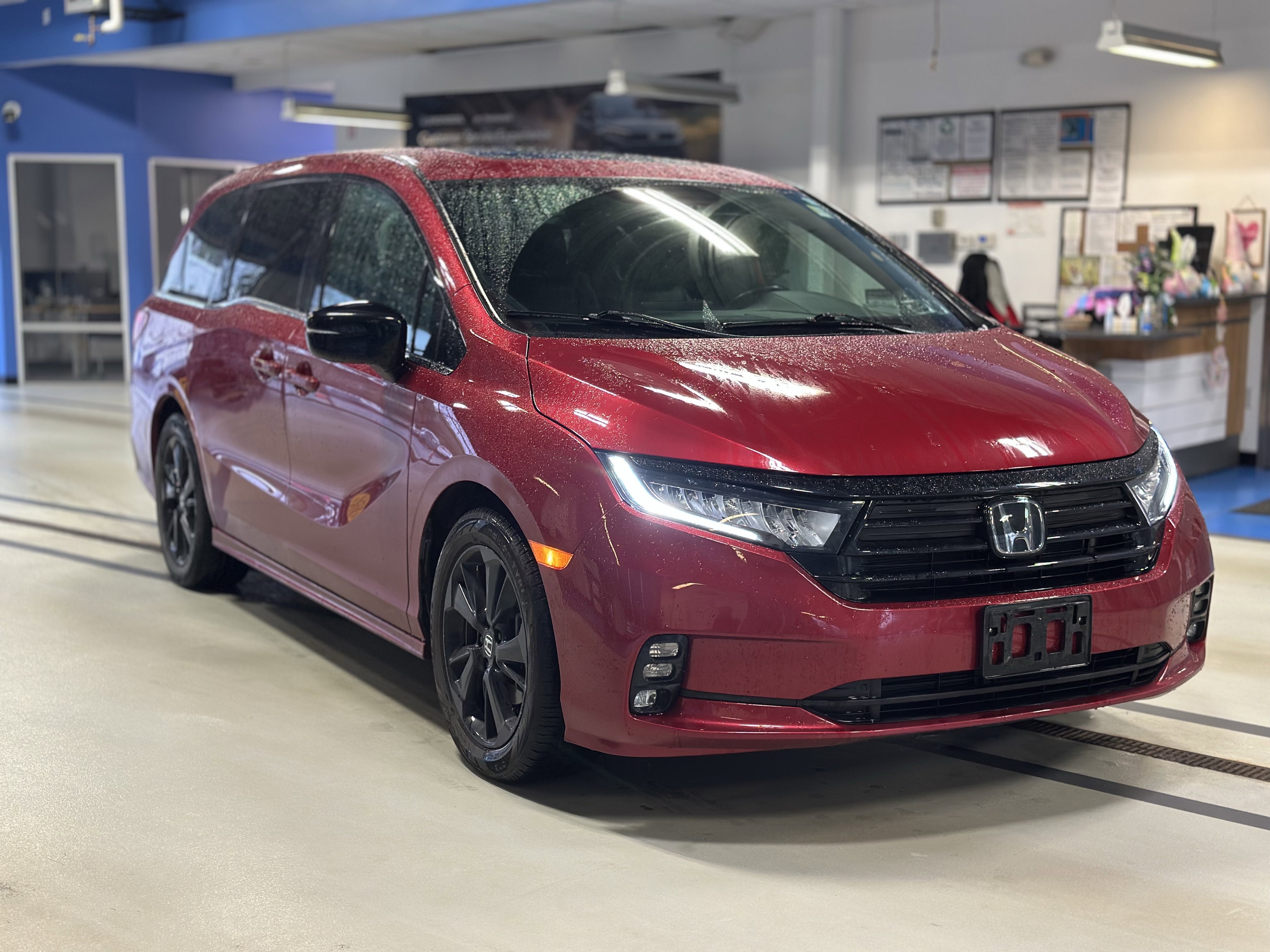 Used 2023 Honda Odyssey Sport image 3