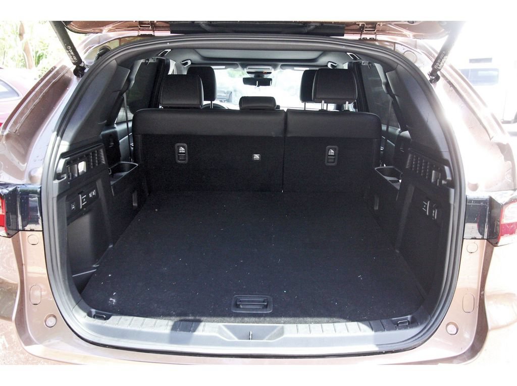 Certified 2025 MAZDA CX-70 Plug-In Hybrid w/ Premium Plus AWD/4WD image 6