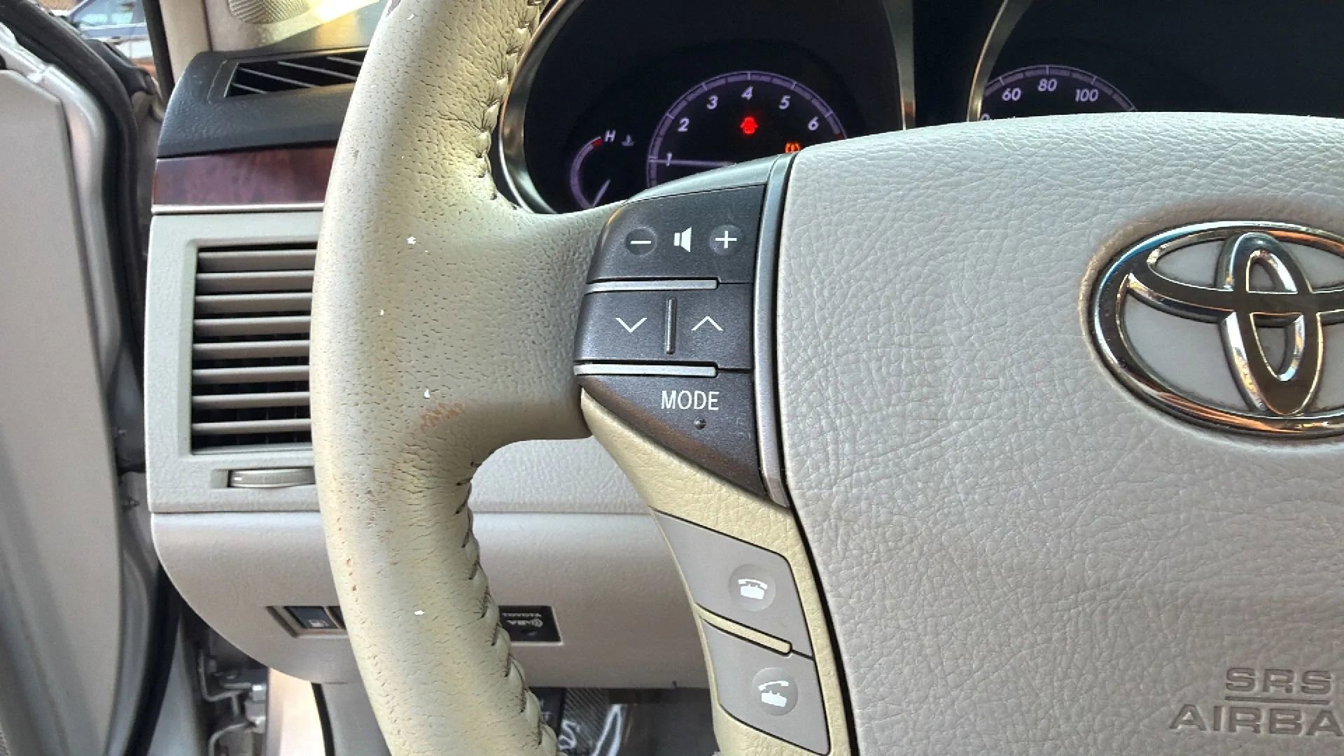 Used 2011 Toyota Avalon FWD image 16