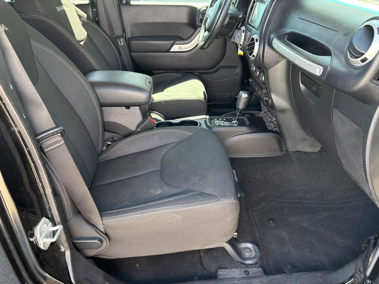 Used 2016 Jeep Wrangler Unlimited Sahara image 13