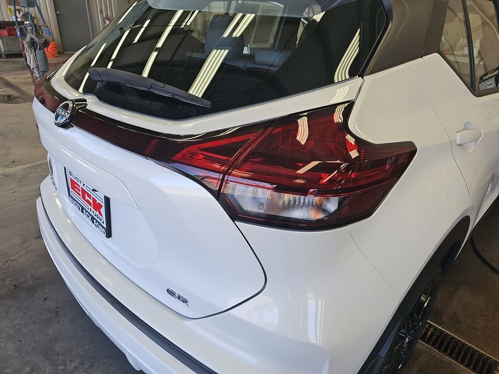 Used 2022 Nissan Kicks SR w/ Premium Package FWD image 32