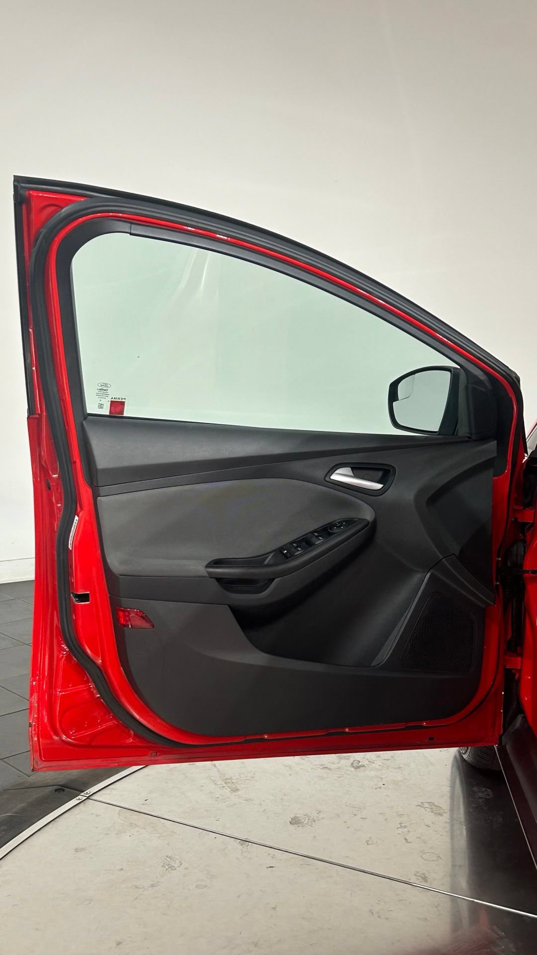 Used 2013 Ford Focus SE FWD image 30