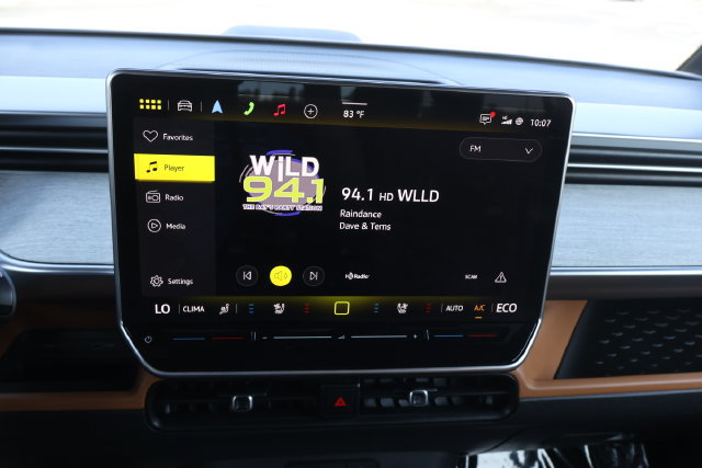 Used 2025 Volkswagen ID. Buzz Pro S RWD image 26