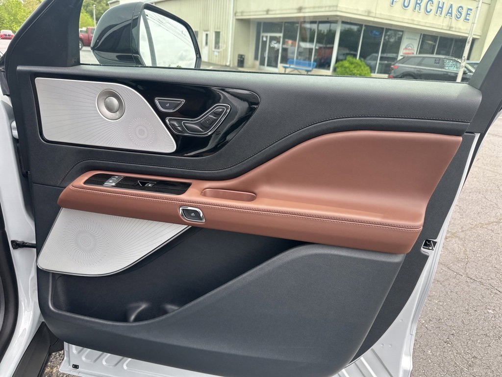 New 2025 Lincoln Aviator Reserve w/ Equipment Group 201A image 13