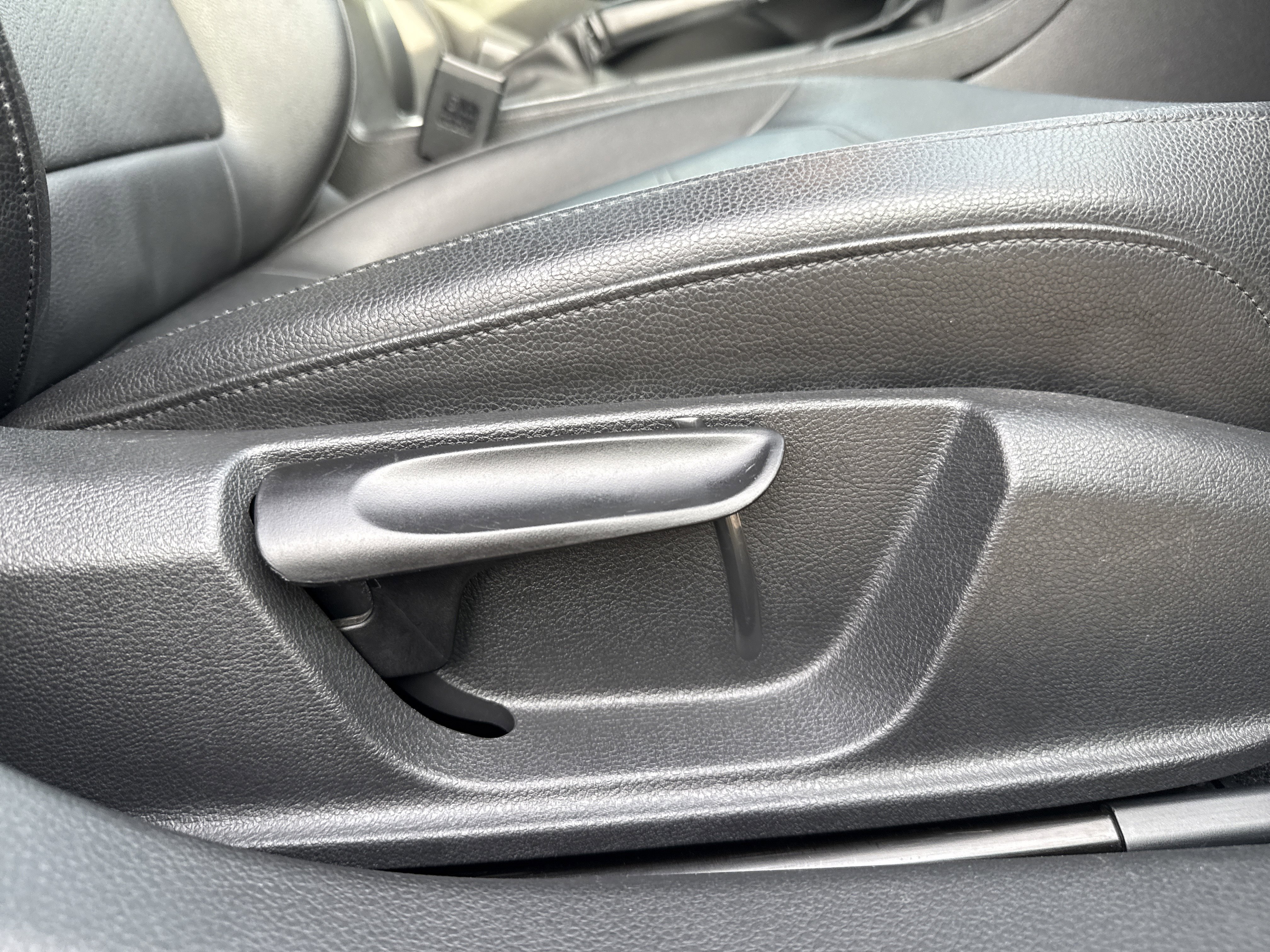 Used 2013 Volkswagen Passat TDI SE image 29