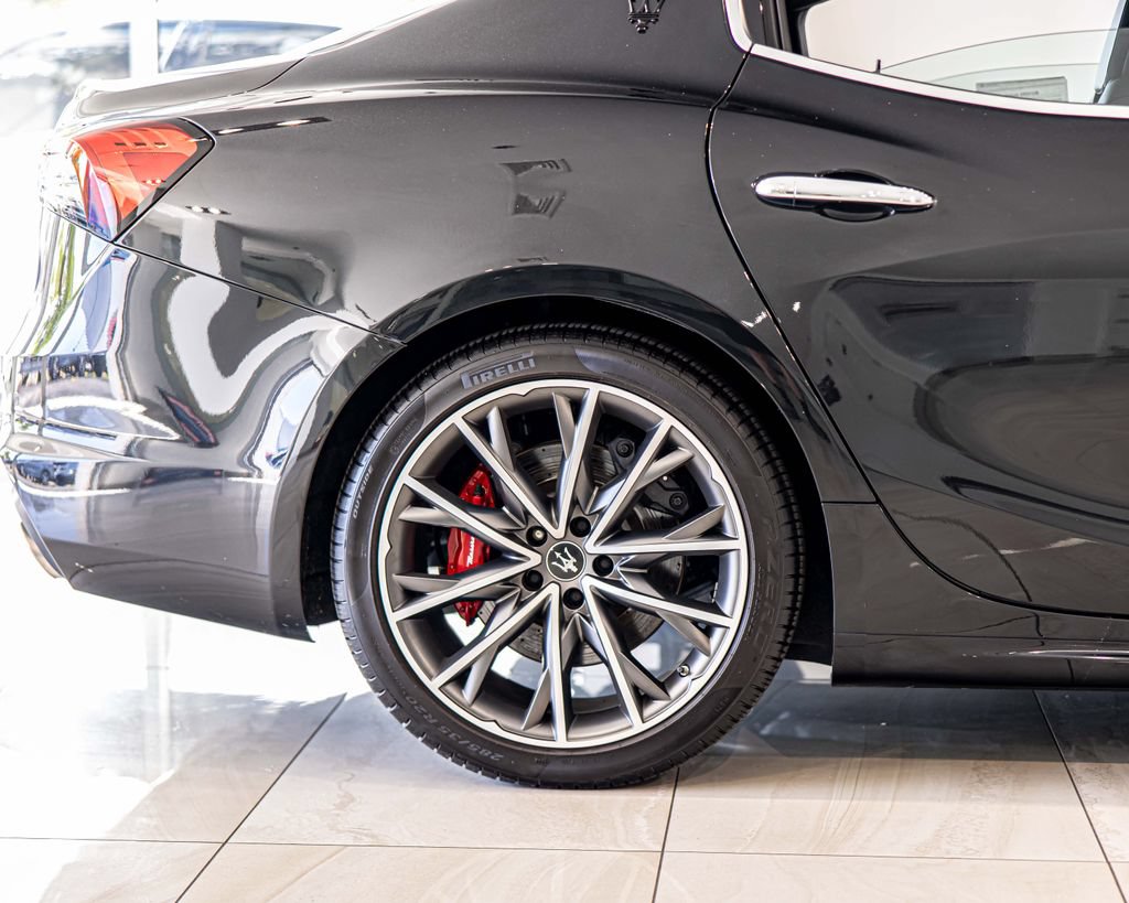 Used 2023 Maserati Ghibli Modena Q4 AWD/4WD image 11