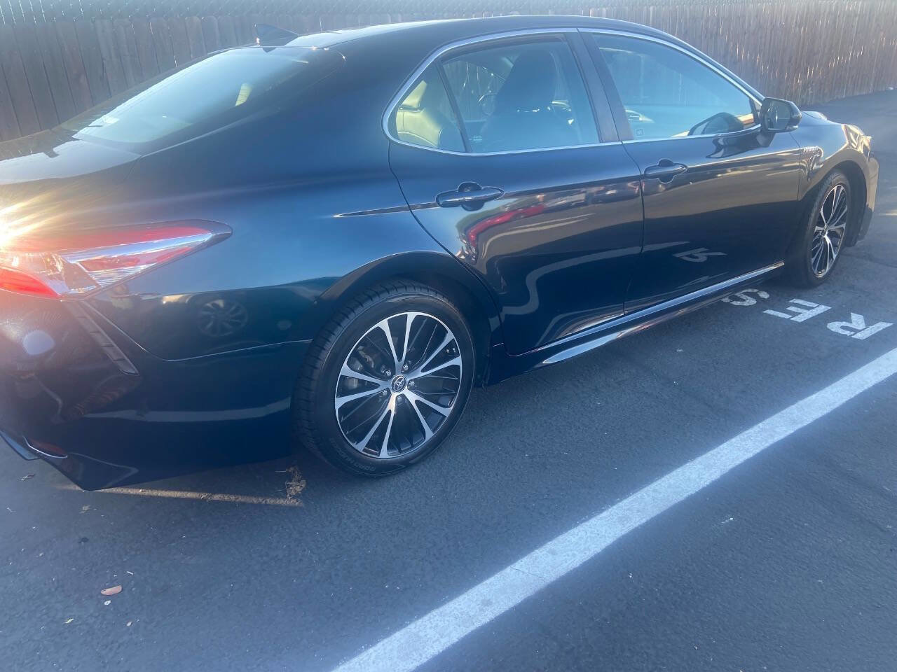 Used 2020 Toyota Camry SE image 6