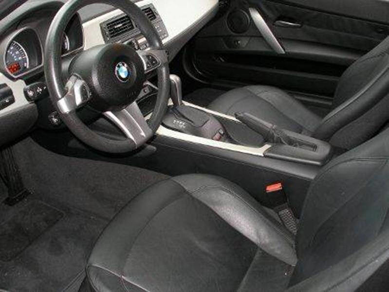 Used 2005 BMW Z4 3.0i RWD image 3