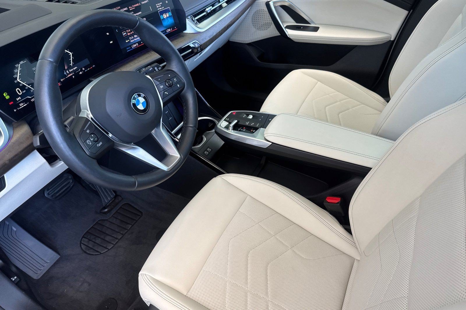 Used 2026 BMW X1 xDrive28i w/ Technology Package AWD/4WD image 4