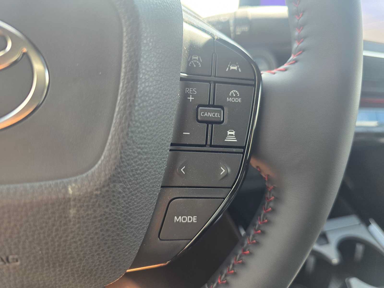 New 2026 Toyota Prius Plug-In Hybrid FWD image 32