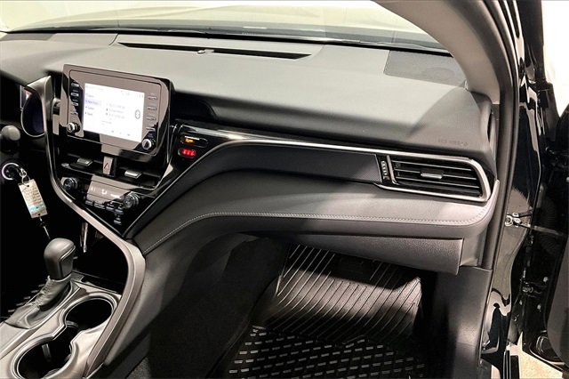 Used 2024 Toyota Camry SE image 27