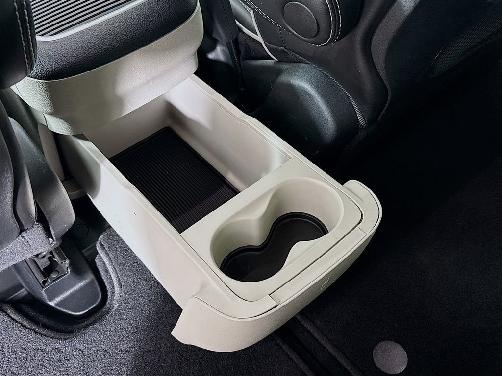 Used 2024 Chrysler Pacifica Limited image 30