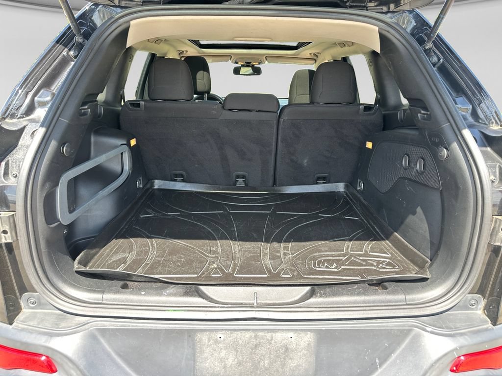 Used 2016 Jeep Cherokee 75th Anniversary AWD/4WD image 38
