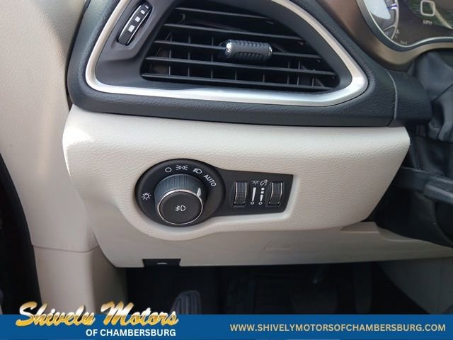 Used 2017 Chrysler Pacifica Touring-L Plus w/ Advanced Safetytec Group image 36