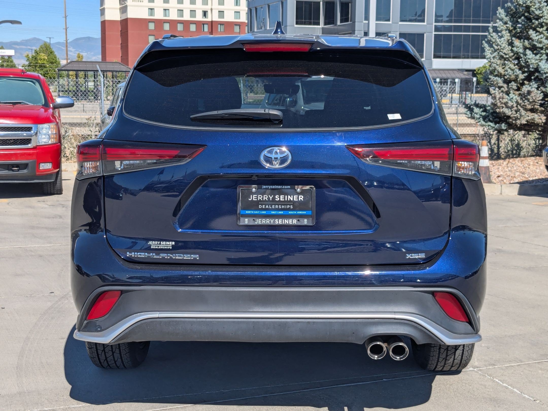 Used 2024 Toyota Highlander XSE FWD image 5