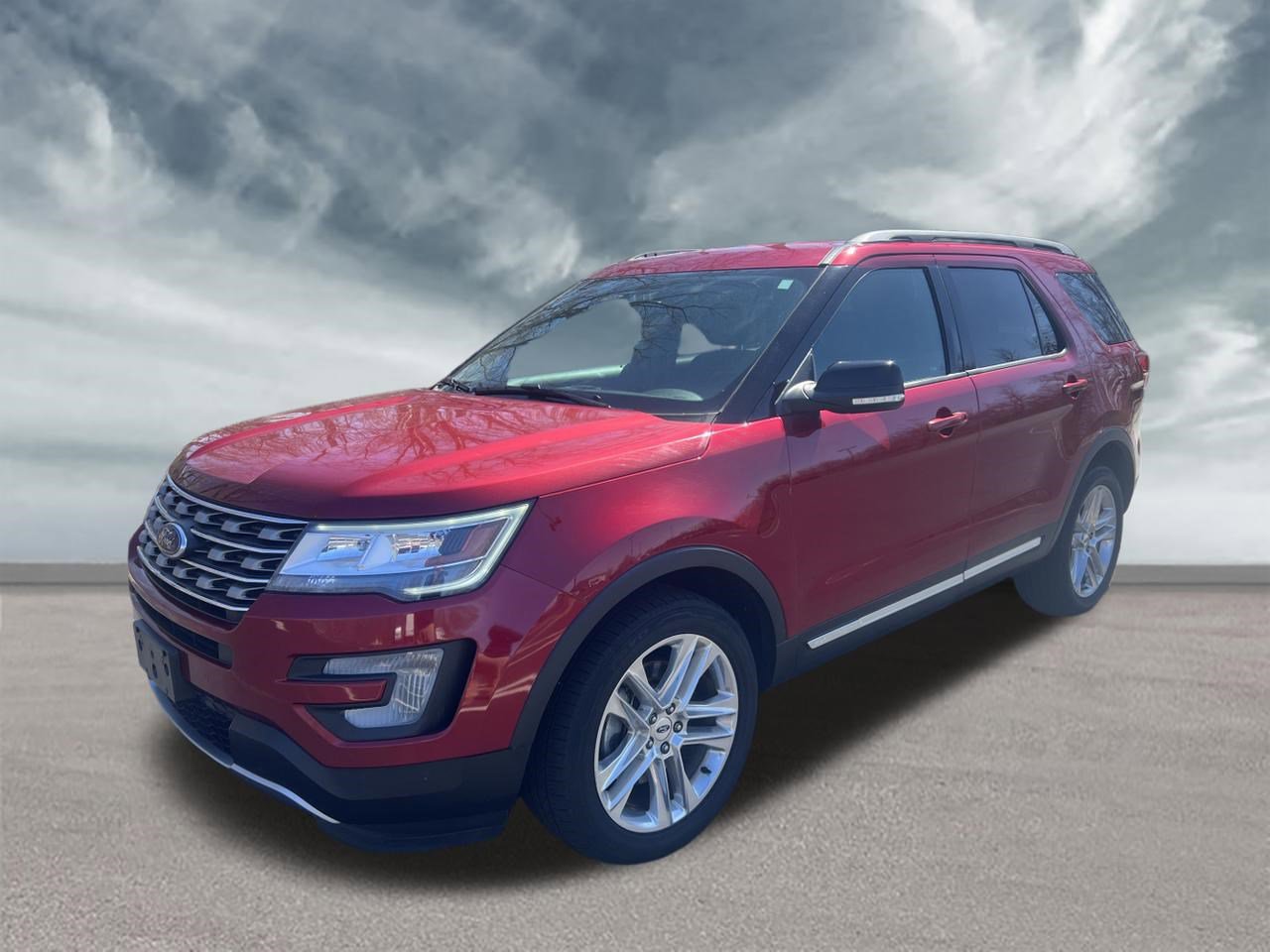 Used 2017 Ford Explorer XLT w/ Equipment Group 202A AWD/4WD image 1