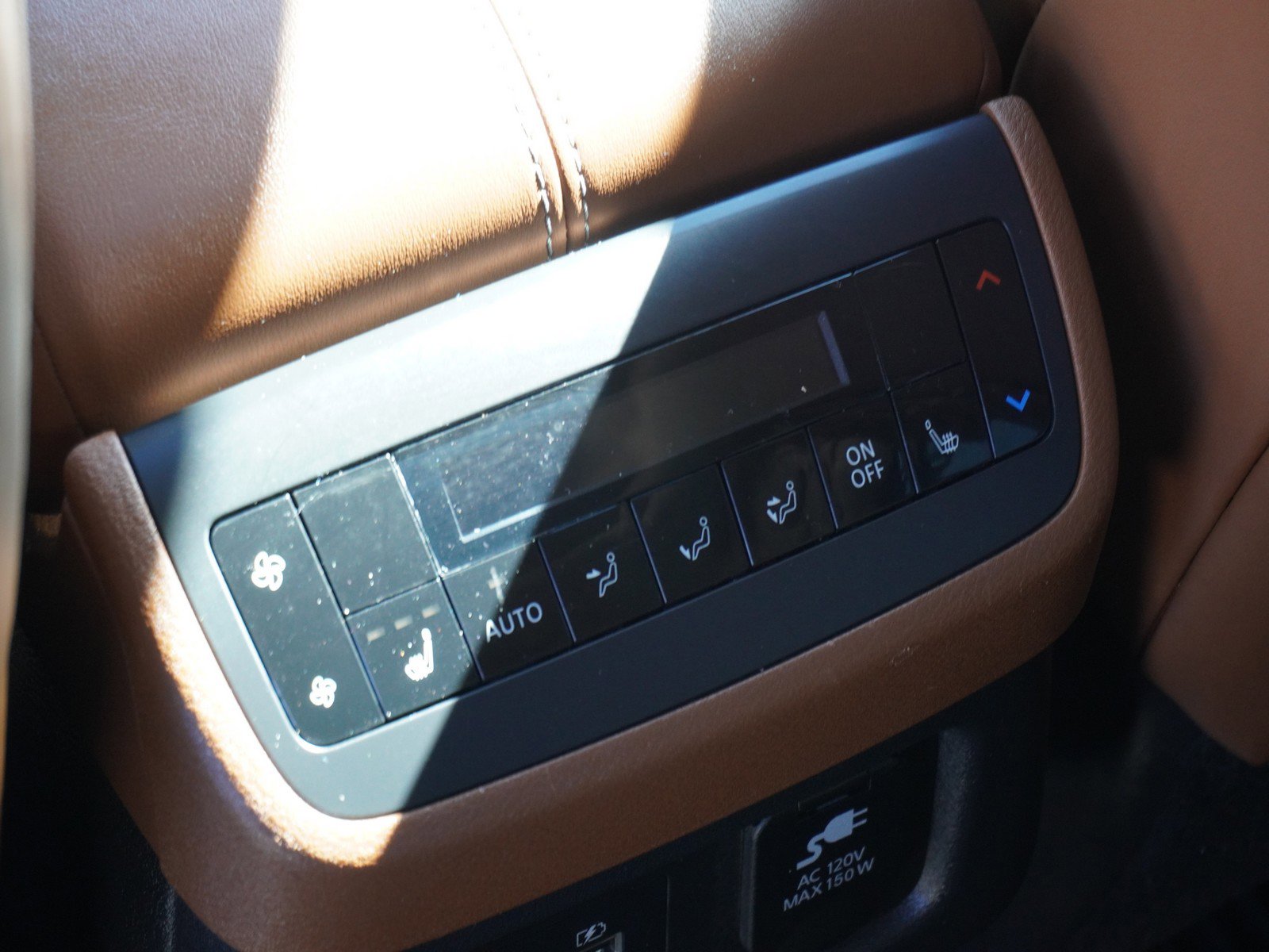 Used 2022 Nissan Pathfinder Platinum w/ Cargo Package image 17