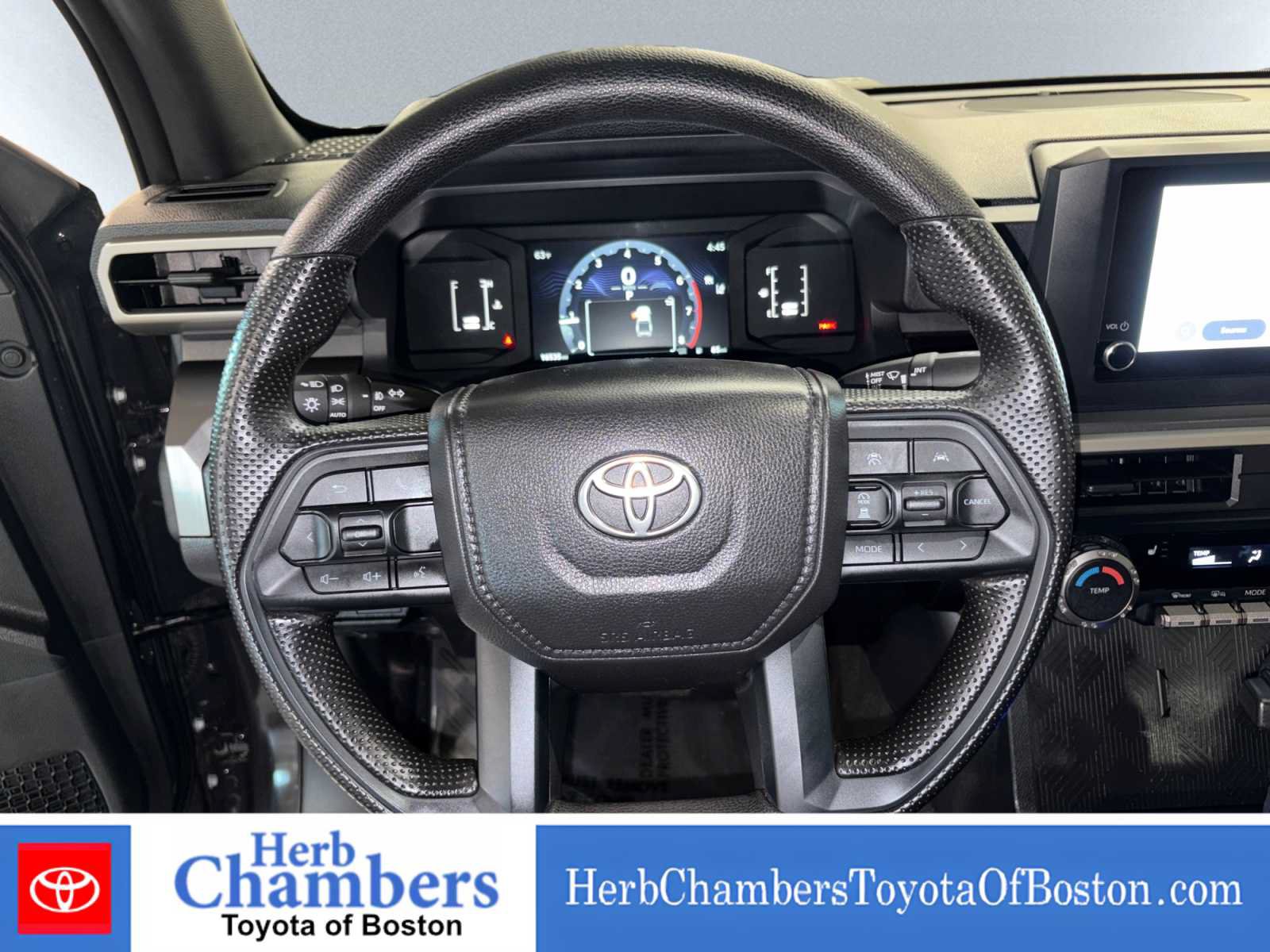 Used 2025 Toyota Tacoma SR5 AWD/4WD image 16
