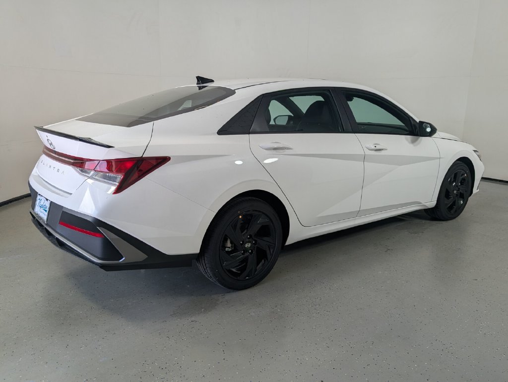 New 2026 Hyundai Elantra SEL Sport FWD image 6