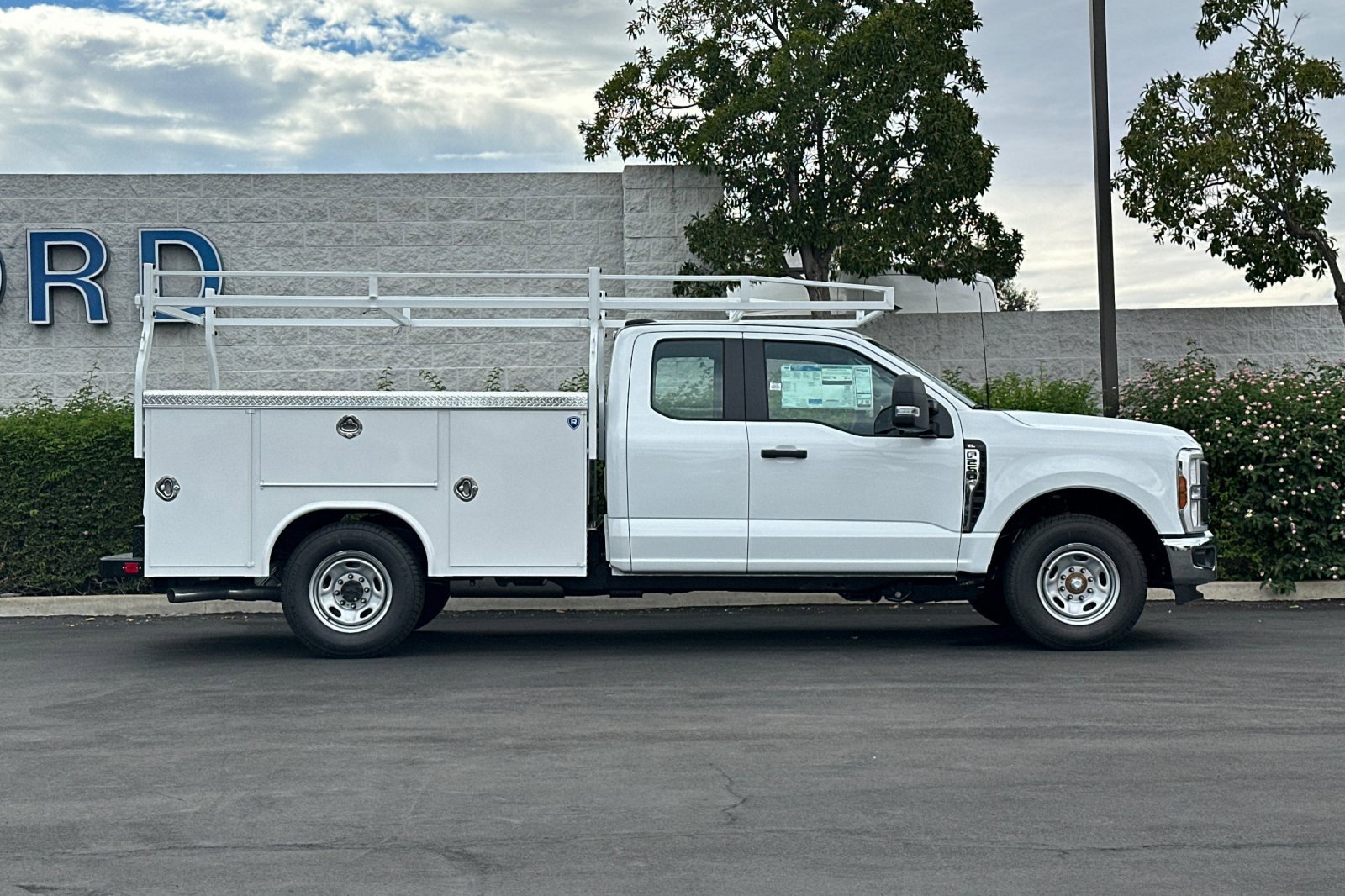 New 2026 Ford F250 XL w/ XL Chrome Package image 3