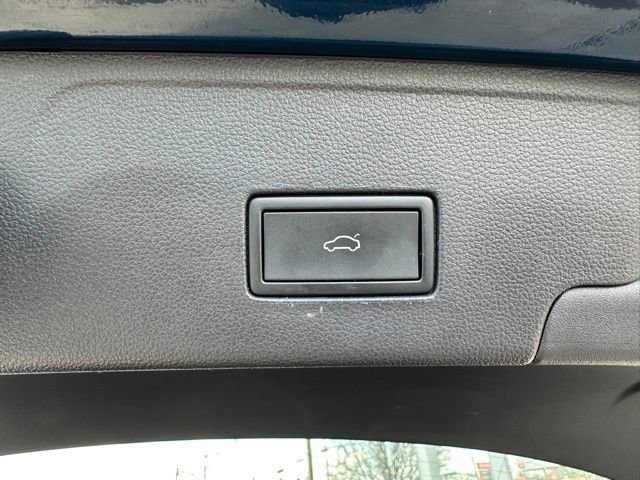 Certified 2023 Volkswagen Atlas Cross Sport SEL R-Line image 22