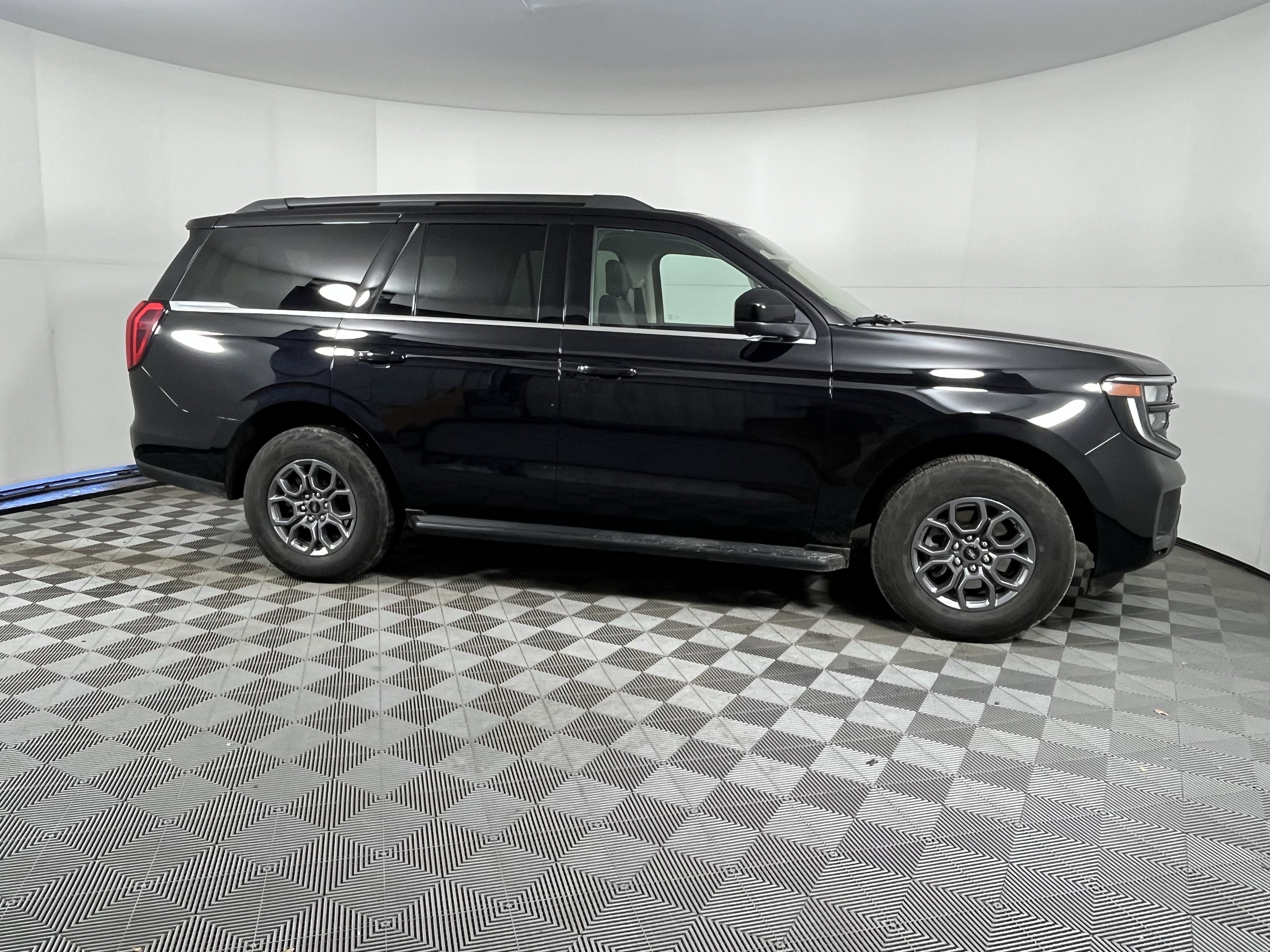 Used 2025 Ford Expedition Active image 6