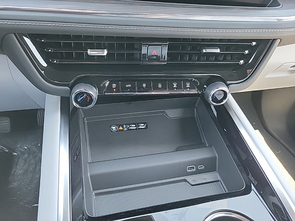 New 2026 Chevrolet Suburban Premier AWD/4WD image 17