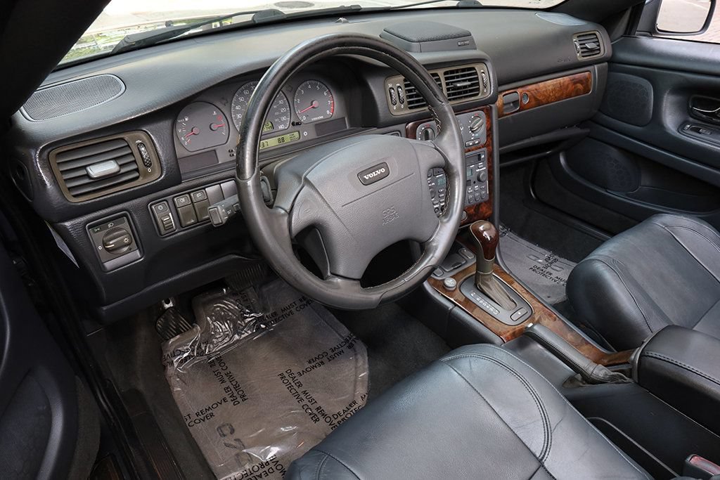 Used 2004 Volvo C70 HT FWD image 31