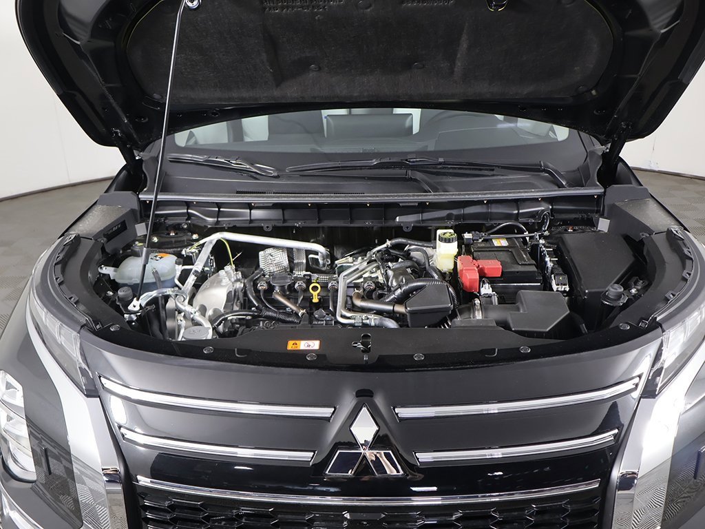 New 2025 Mitsubishi Outlander SE image 24