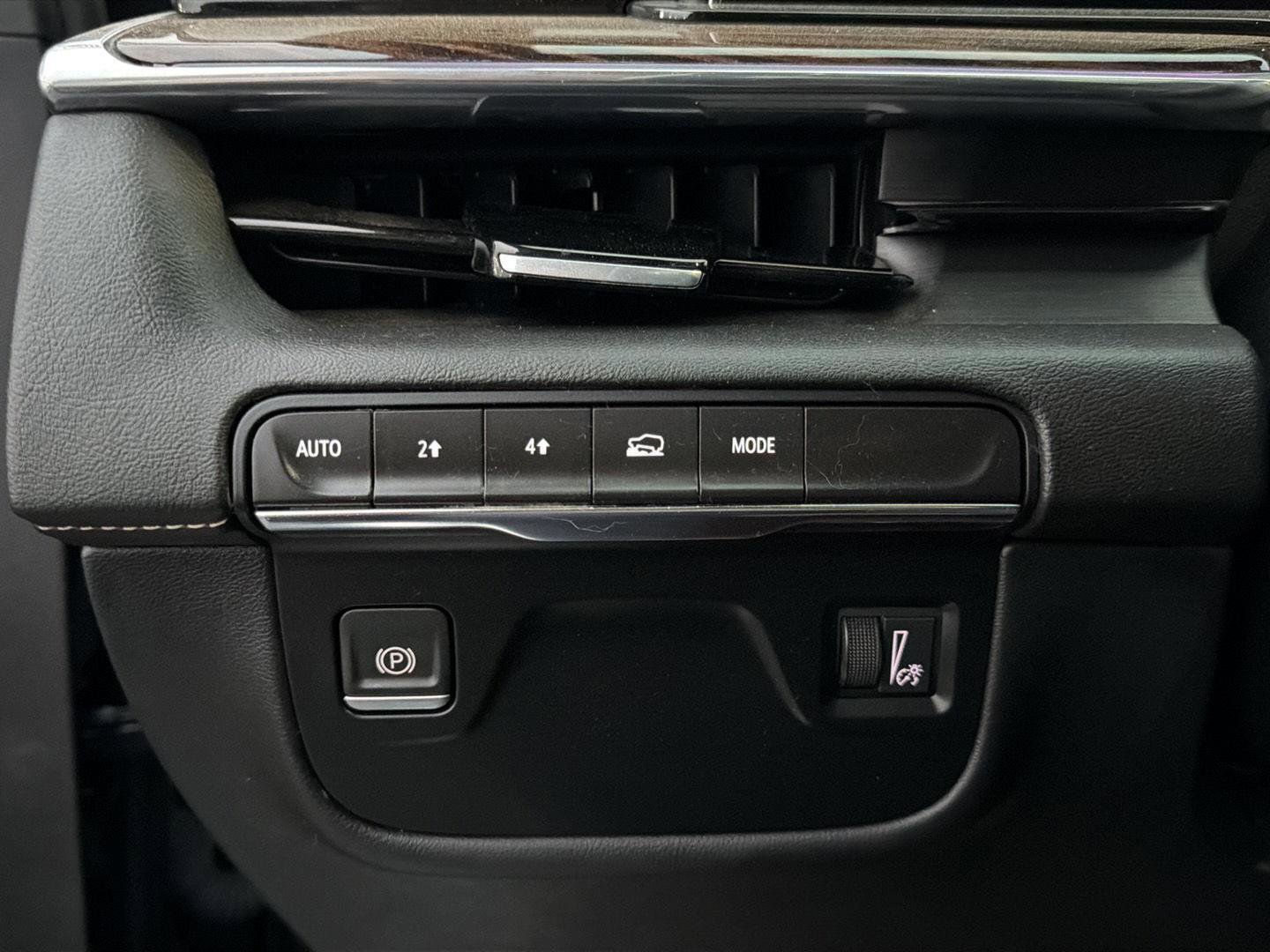 Used 2023 Cadillac Escalade ESV Premium Luxury image 14