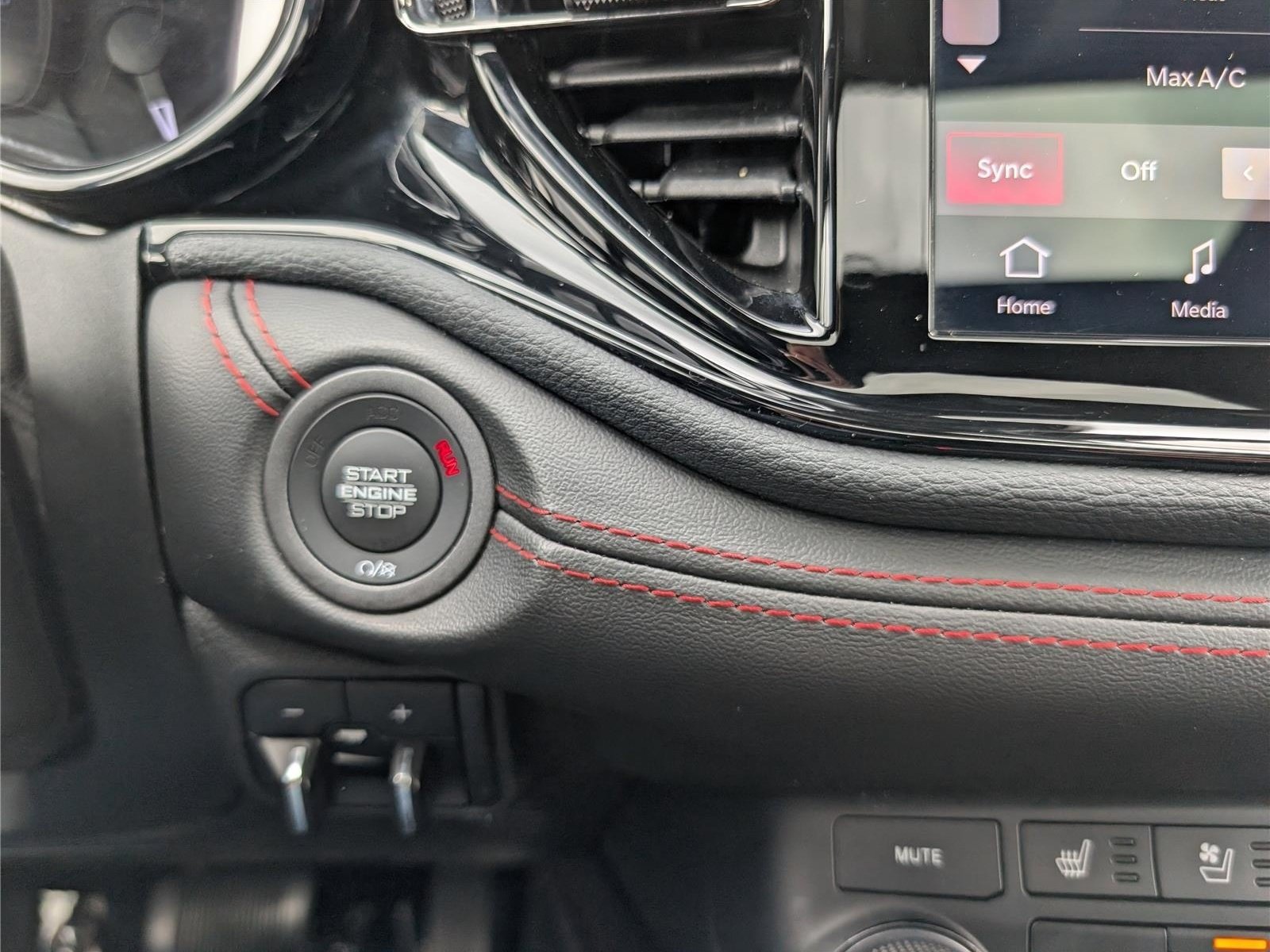 Used 2024 Dodge Durango GT AWD/4WD image 28