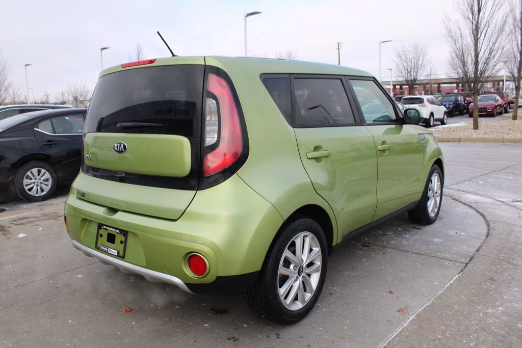 Used 2017 Kia Soul + image 7