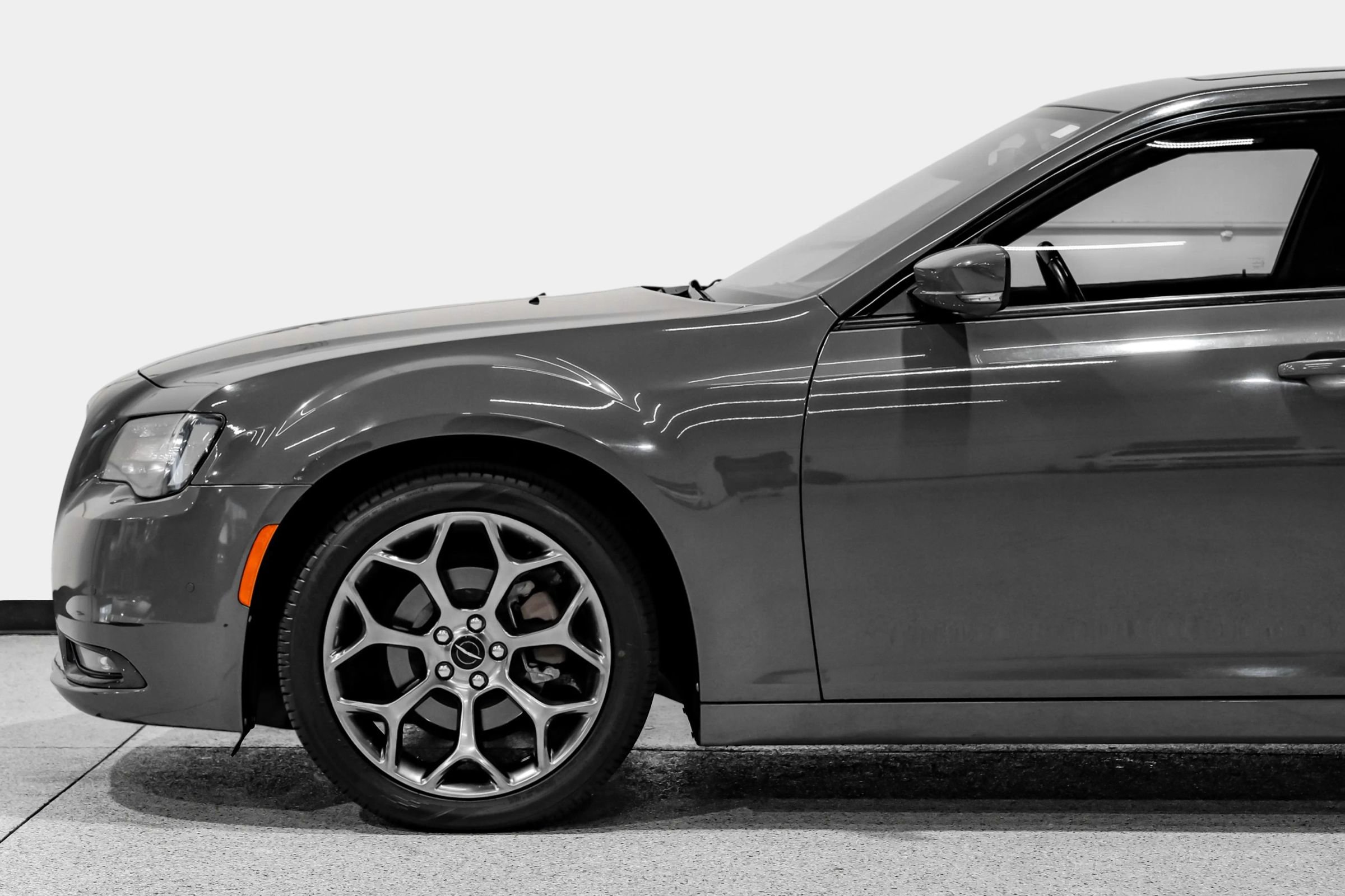 Used 2018 Chrysler 300 S w/ 300S Premium Group RWD image 16