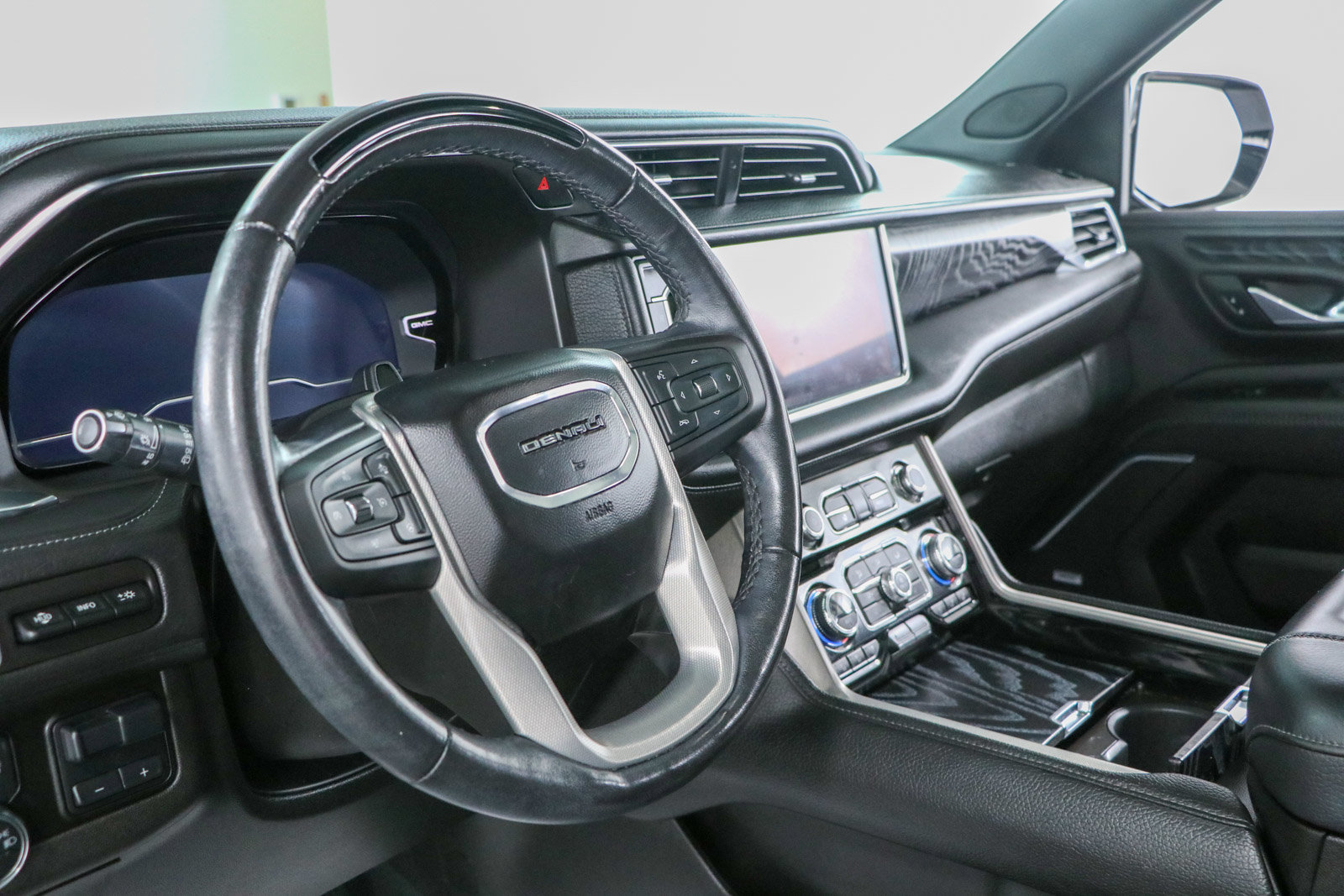 Used 2023 GMC Yukon Denali w/ Denali Reserve Package AWD/4WD image 27