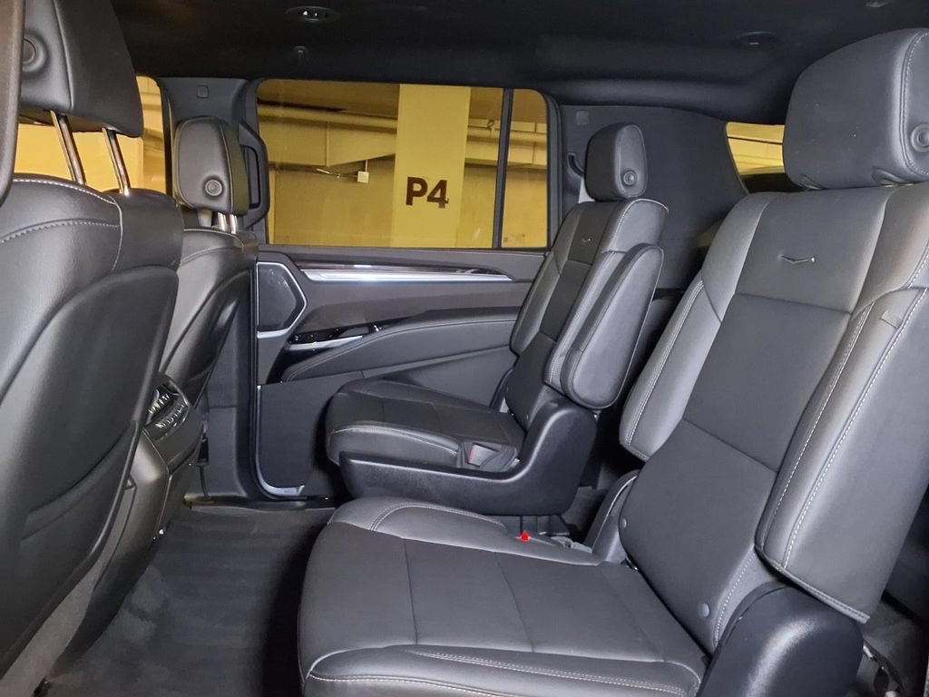 Certified 2025 Cadillac Escalade ESV Luxury AWD/4WD image 17