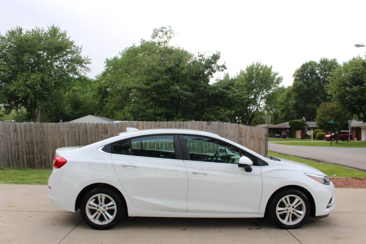 Used 2018 Chevrolet Cruze LT FWD image 11
