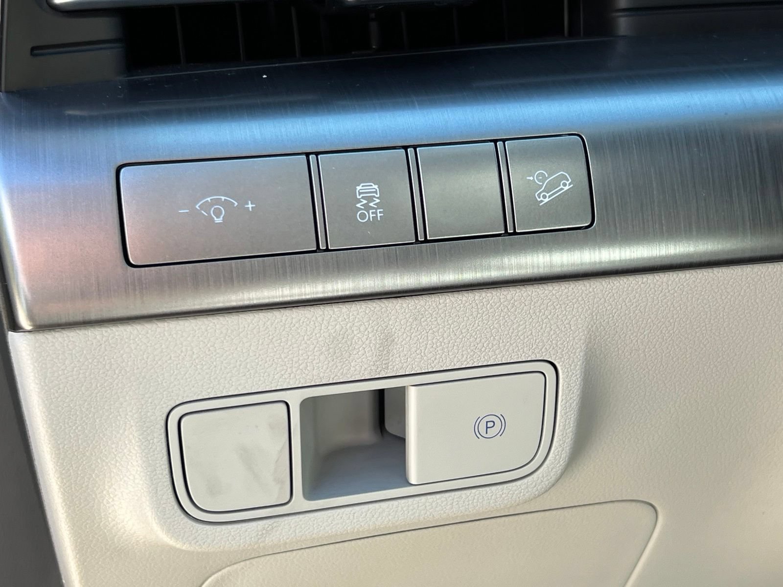 Certified 2024 Hyundai Kona SEL AWD/4WD image 24
