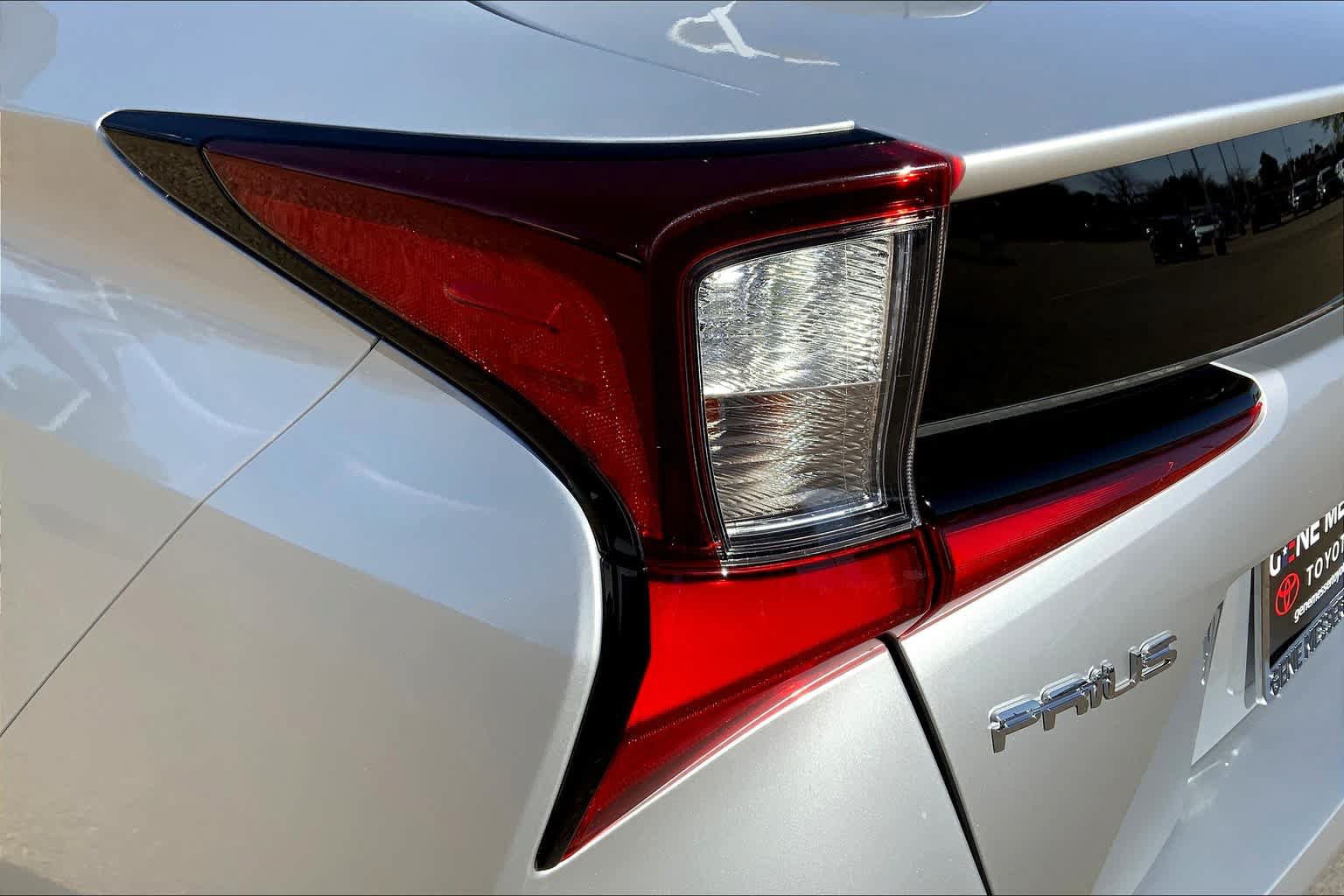 Used 2020 Toyota Prius LE FWD image 28