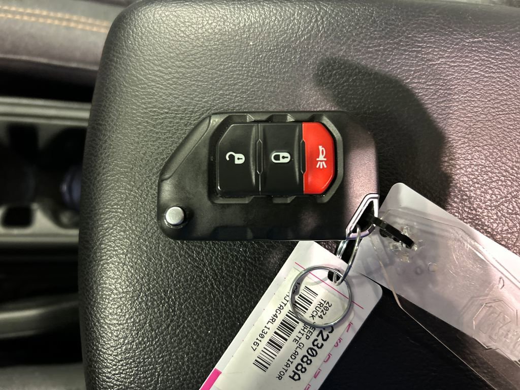Used 2024 Jeep Gladiator Sport AWD/4WD image 22