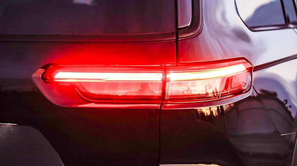 New 2025 Jeep Grand Cherokee L Altitude image 10