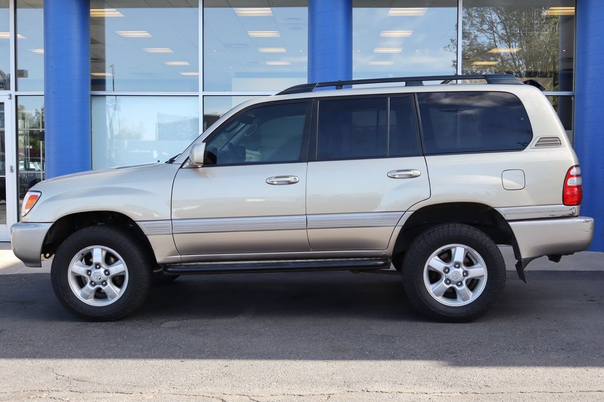 Used 2005 Toyota Land Cruiser AWD/4WD image 2