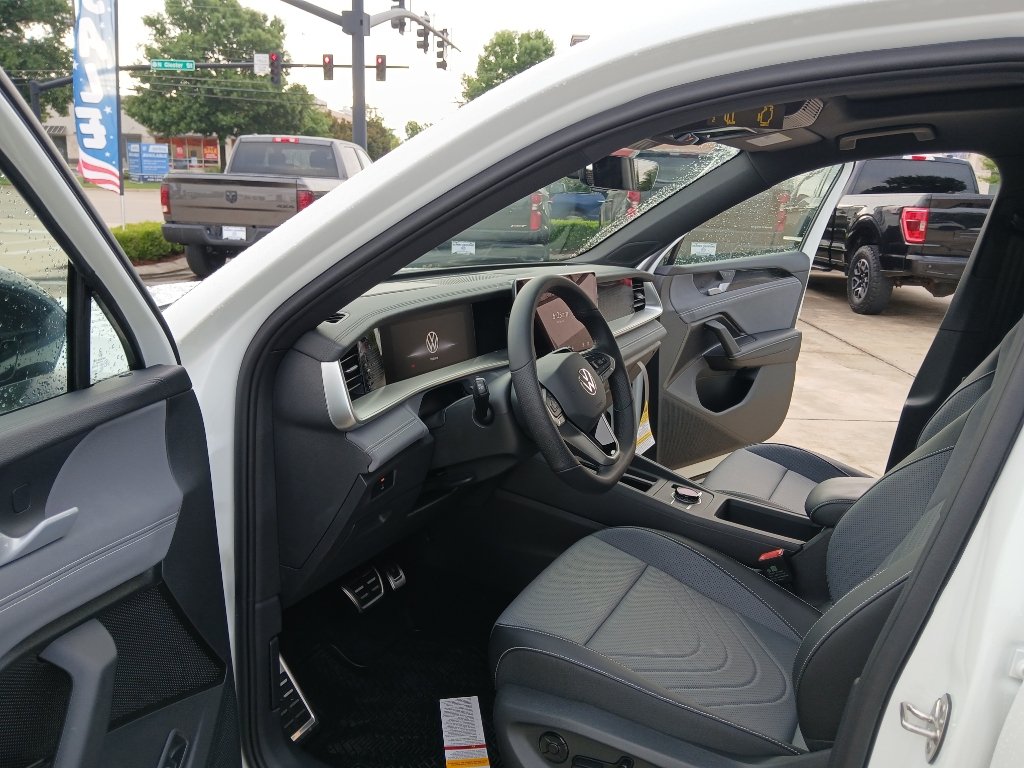 New 2026 Volkswagen Tiguan SE R-Line AWD/4WD image 10
